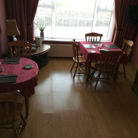 ロスコモン Riverside House Bed & Breakfast エクステリア 写真